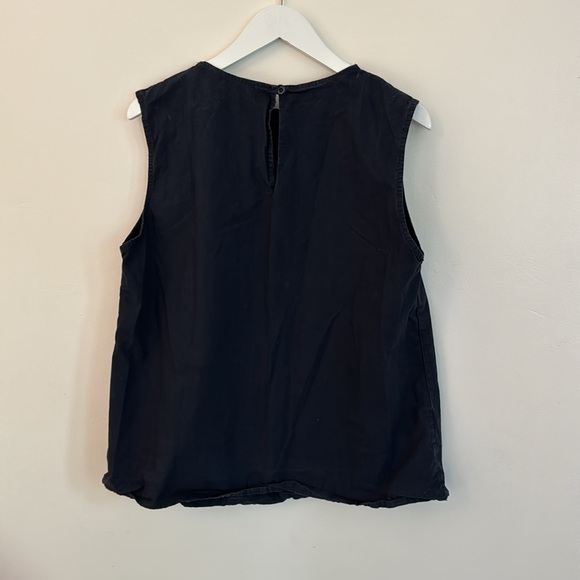 Amici by Baci Navy sleeveless Blouse, size M - Picture 2 of 4